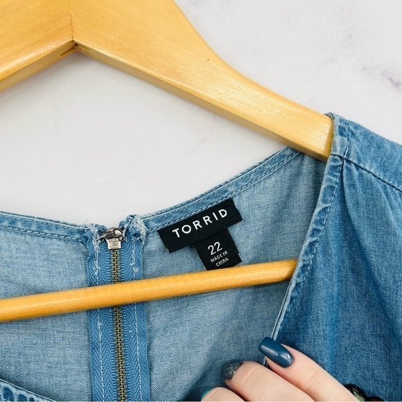 R037 Torrid Sleeveless Denim Patch Midi Dress - Picture 4 of 6